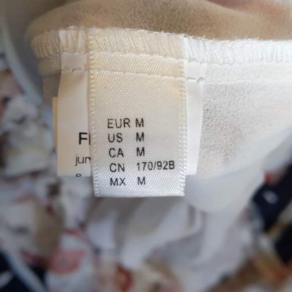 Flowy, Floral, Bell Sleeve Backless Romper - Picture 7 of 7